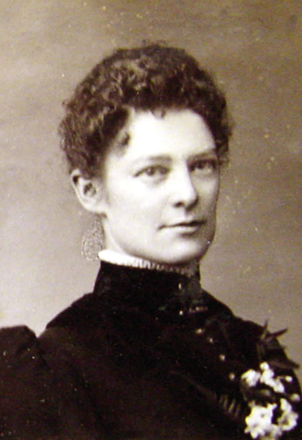 Monds, Miss