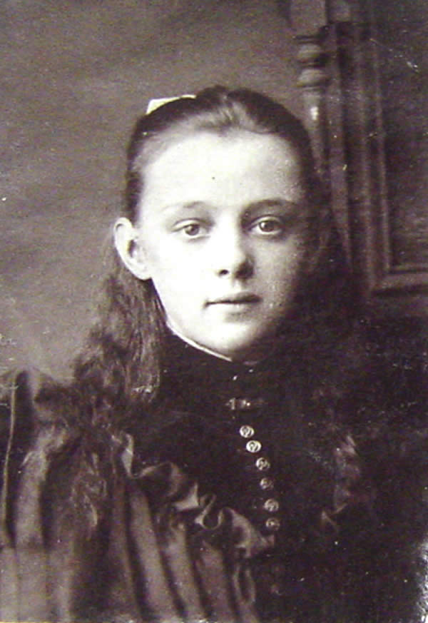 Gunn, Hilda